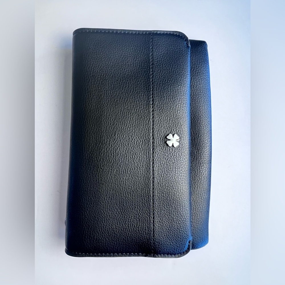 Lucky Brand black tone is a Clutch now cuz had conscious uncoupling with strap